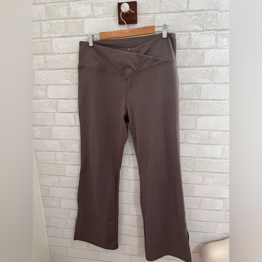 Danskin Soft Comfy Brown V-Waist side slit hem Flared Yoga Pants – Size XL #1897
